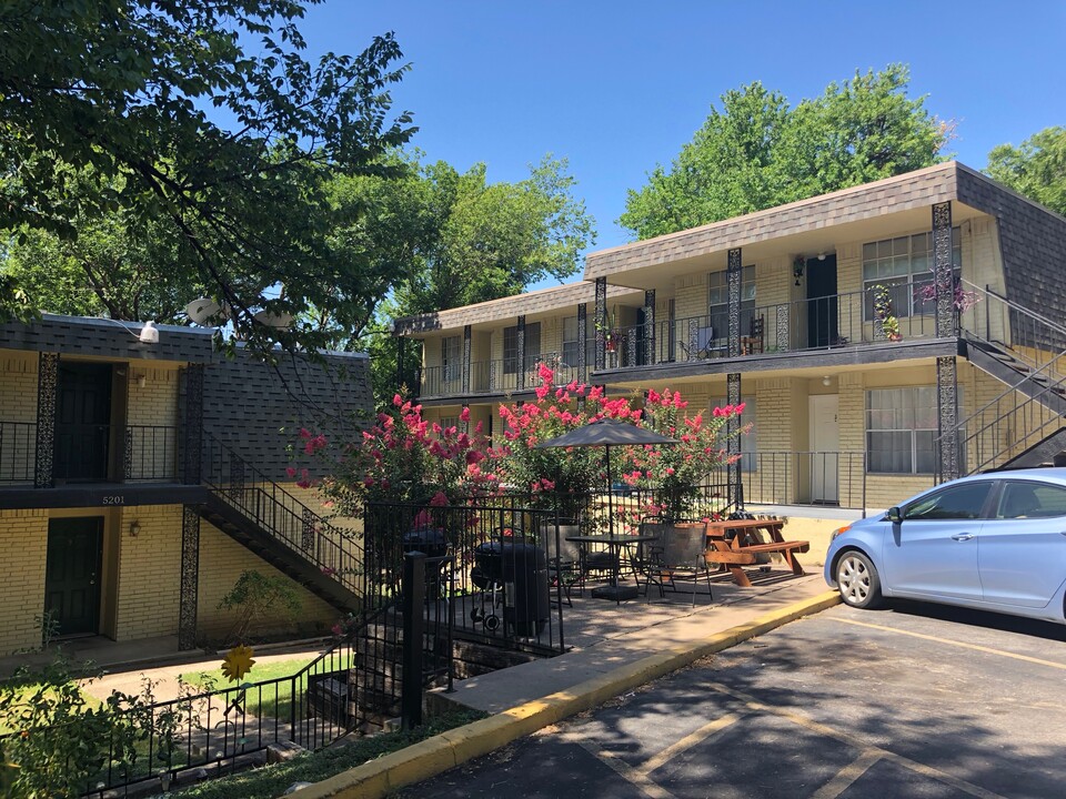 Lake Como Apartments in Fort Worth, TX - Foto de edificio