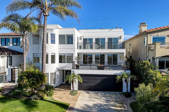 204 N Poinsettia Ave in Manhattan Beach, CA - Building Photo - Building Photo