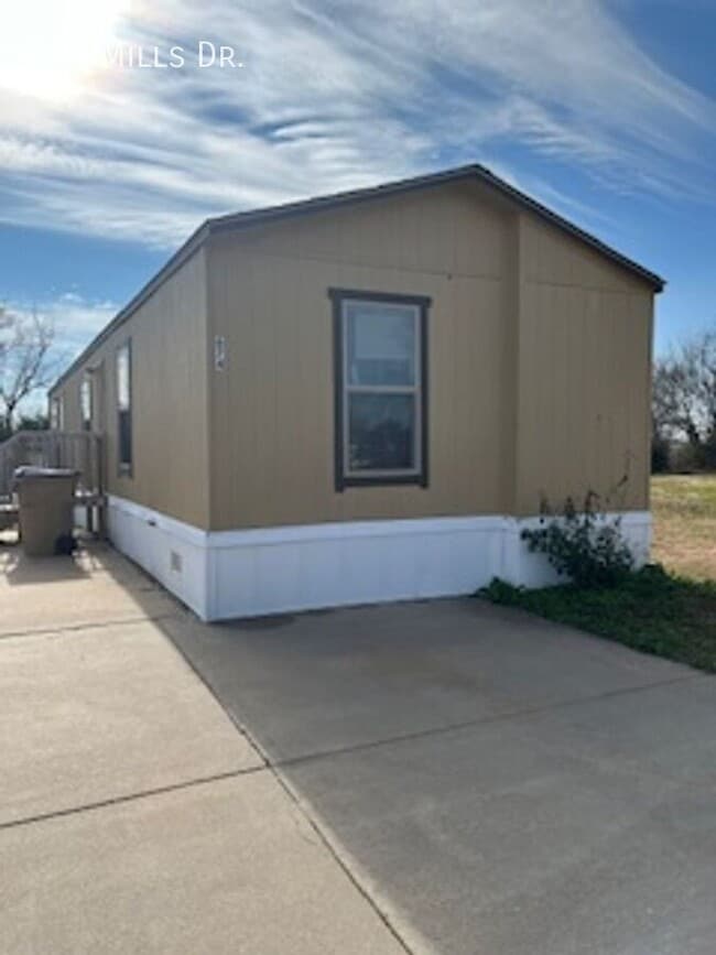 674 W Mills Dr in Towanda, KS - Building Photo - Building Photo