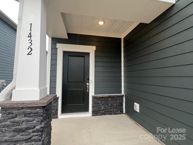 1432 Wildflower St in Newton, NC - Building Photo - Building Photo