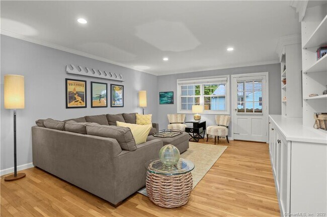 245 Unquowa Rd in Fairfield, CT - Foto de edificio - Building Photo