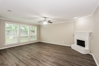 1813 Manor Ridge Way in Fort Worth, TX - Building Photo - Building Photo