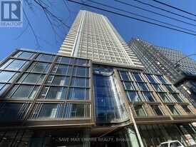 88 Queen St E in Toronto, ON - Building Photo