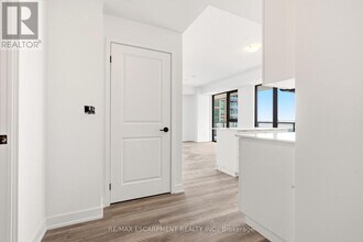 2075 Lakeshore Rd. in Burlington, ON - Building Photo - Building Photo