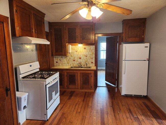 259 Metacom Ave, Unit 2B in Warren, RI - Building Photo - Building Photo