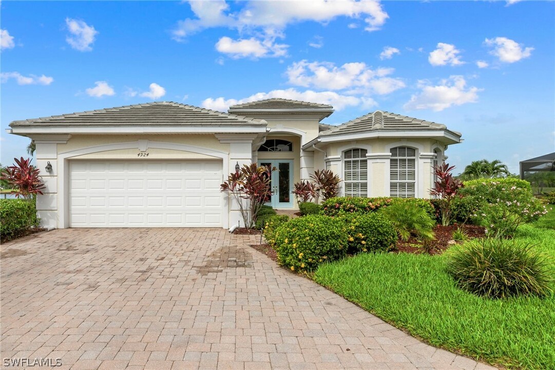 4924 Sedgewood Ln in Naples, FL - Building Photo