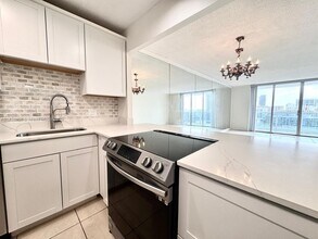 3800 S Ocean Dr in Hollywood, FL - Building Photo - Building Photo