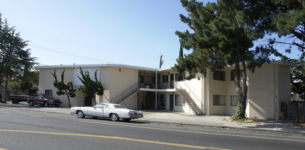 5645 Bancroft Ave in Oakland, CA - Building Photo - Building Photo