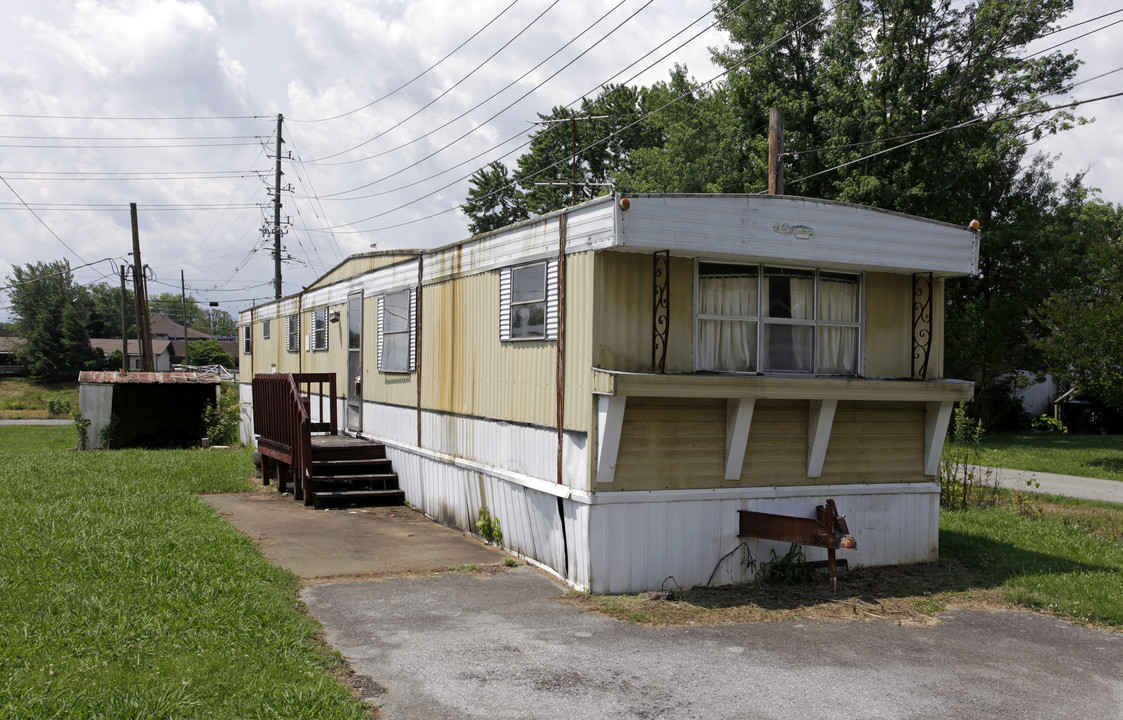 Home Improvement Specialists L.L.C in Sevierville, TN - Building Photo