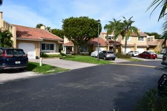 10255 51ND Ln in Doral, FL - Building Photo - Building Photo