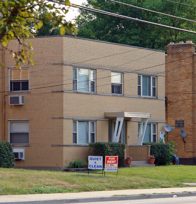 2832 Queen City Ave in Cincinnati, OH - Foto de edificio - Building Photo