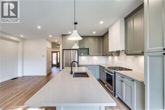 14 Olivia Pl in Hamilton, ON - Building Photo - Building Photo