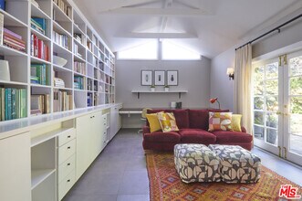 5105 Morella Ave in Los Angeles, CA - Building Photo - Building Photo