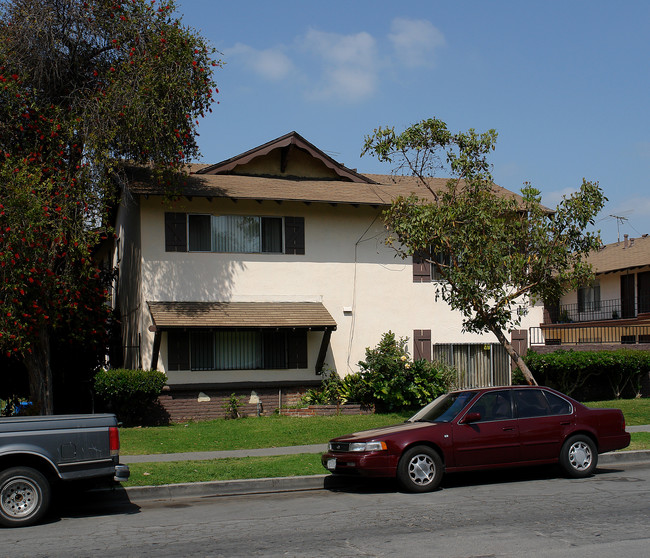 1122 Pacific Ave in Santa Ana, CA - Foto de edificio - Building Photo