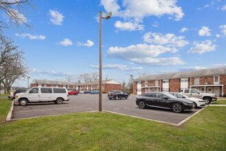 Miry Run Apartments in Mercerville, NJ - Foto de edificio - Building Photo