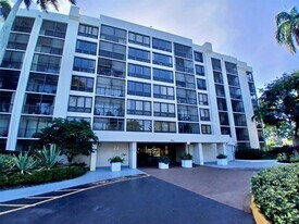 5951 Wellesley Park Dr in Boca Raton, FL - Building Photo