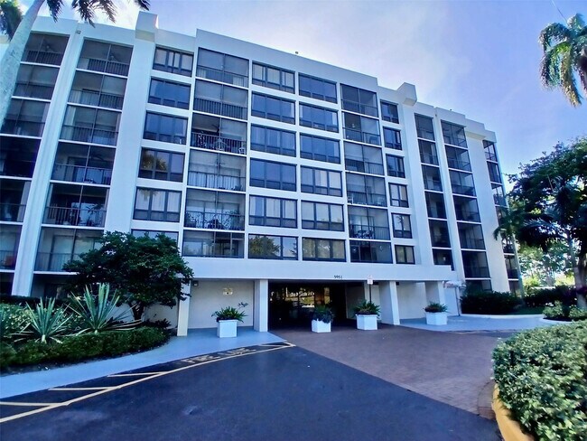 property at 5951 Wellesley Park Dr