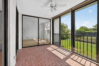5475 Verona Dr, Unit UnitJ in Boynton Beach, FL - Building Photo - Building Photo