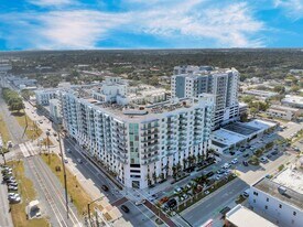 140 S Dixie Hwy, Unit 807 in Hollywood, FL - Building Photo