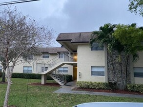 Lakeview Apartments - 5911 SW 41 St in Davie, FL - Foto de edificio - Building Photo