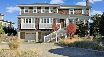 985 East Ave in Mantoloking, NJ - Building Photo