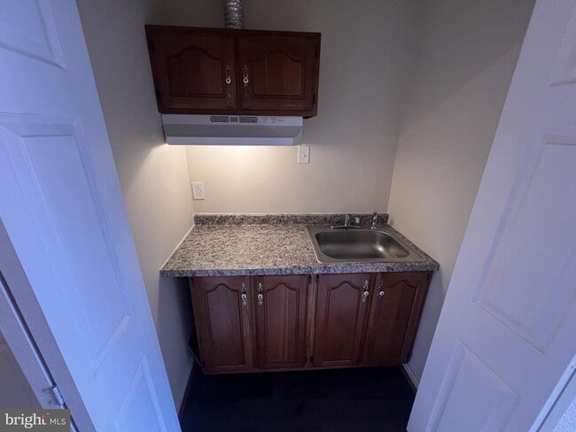 8871 Dunstable Loop in Linton Hall, VA - Building Photo - Building Photo