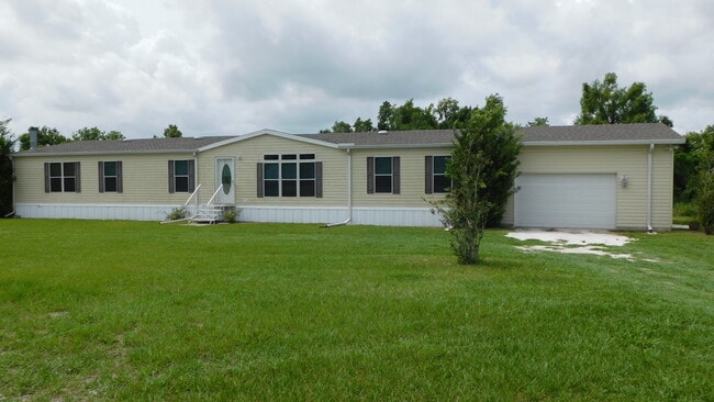 11018 SW Thornton Ave in Arcadia, FL - Building Photo - Building Photo