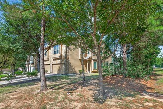 137 Cheswood Manor Drive in The Woodlands, TX - Building Photo - Building Photo