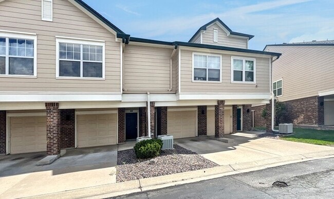 property at 2016 Oxford Ln