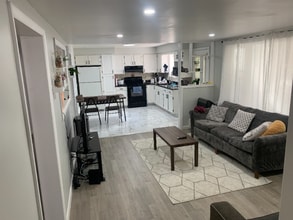 214 Sand Creek Rd in Albany, NY - Building Photo - Building Photo