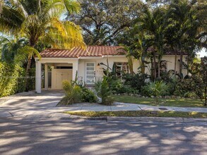 1009 NW 11th Ct in Miami, FL - Building Photo - Building Photo