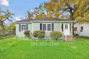 206 Pinehill Dr in Mobile, AL - Building Photo