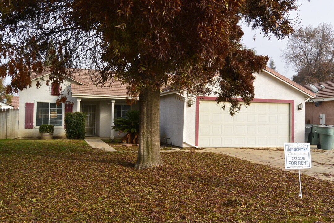 4222 E Paradise Ave in Visalia, CA - Building Photo