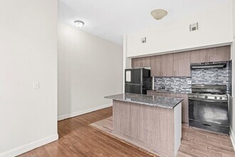 560 Bramhall Ave, Unit 1 in Jersey City, NJ - Building Photo - Building Photo