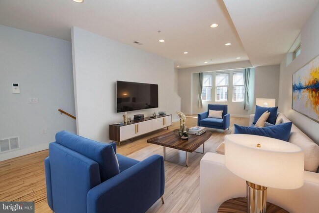 908 N 16th St in Philadelphia, PA - Building Photo - Building Photo