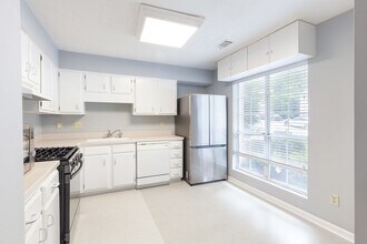 2948 Aspen Woods Entry in Doraville, GA - Building Photo - Building Photo