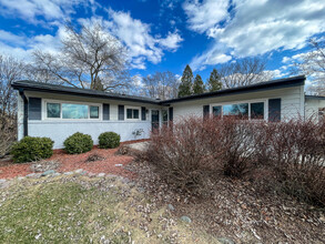 2540 Anita Dr in Brookfield, WI - Building Photo - Building Photo