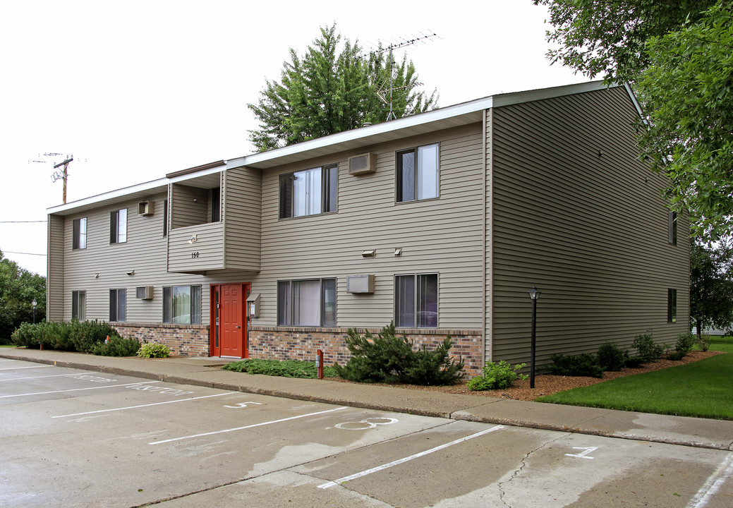 Neff Apartments in Winsted, MN - Building Photo