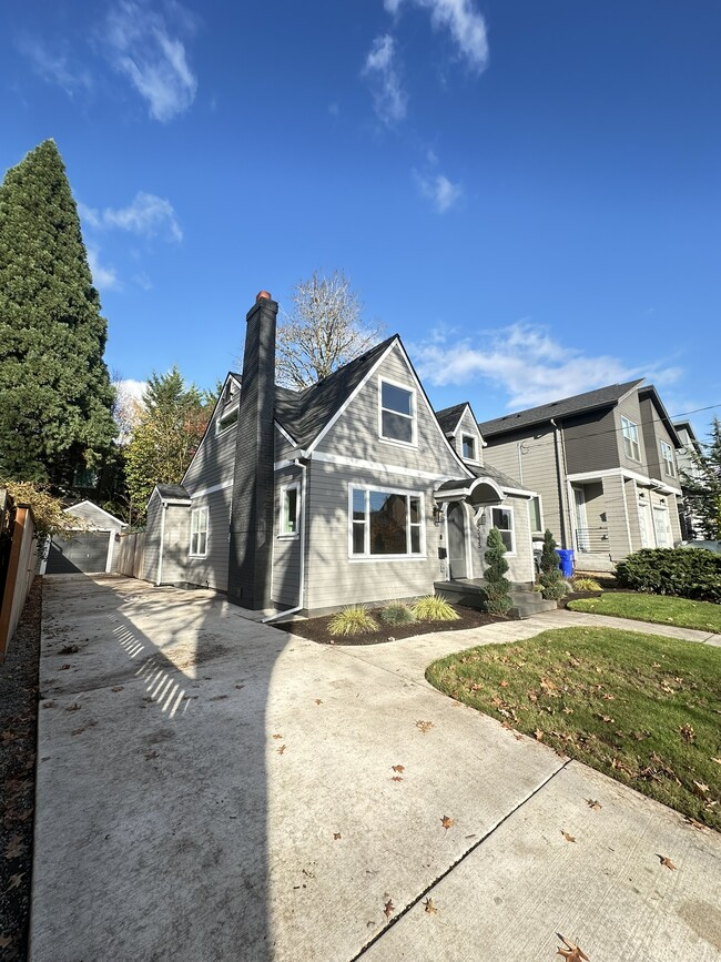 property at 5325 NE Flanders St