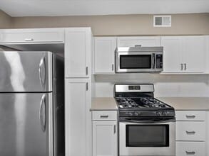 2303 East Side Dr, Unit 109 in Austin, TX - Building Photo - Building Photo