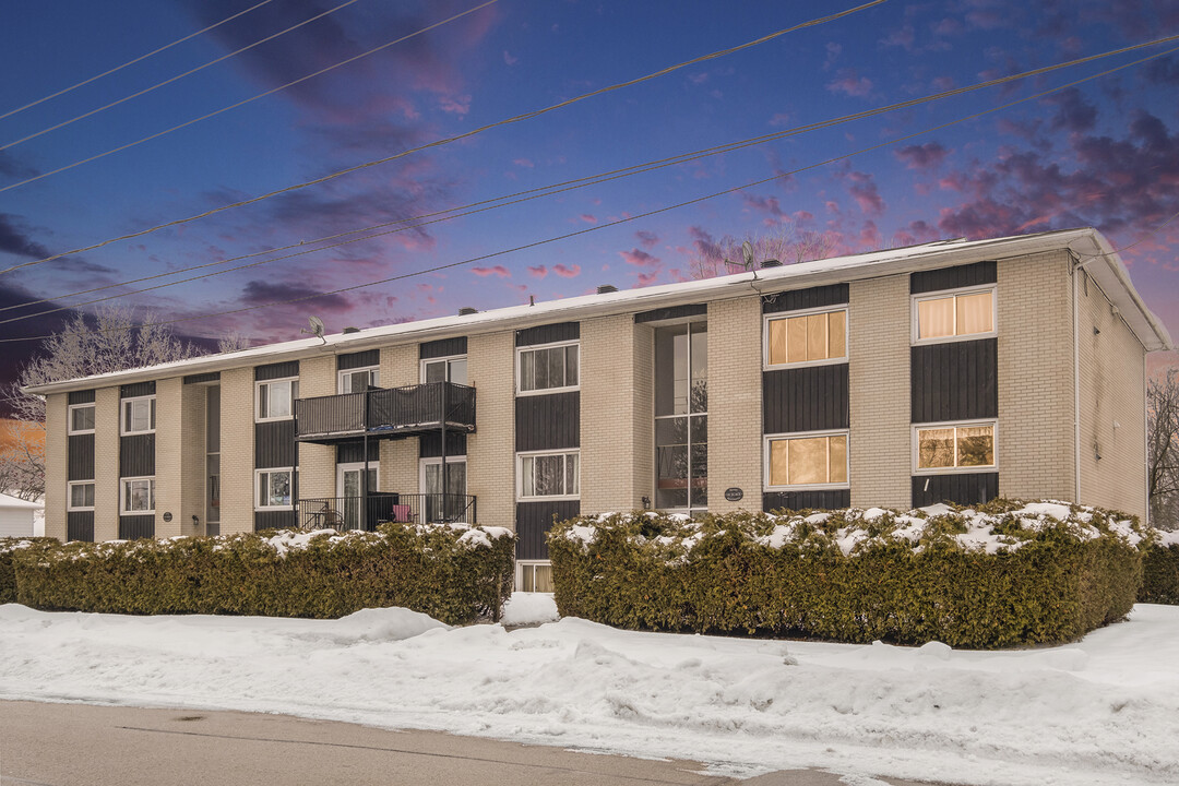14 Scace Avenue in Brockville, ON - Building Photo