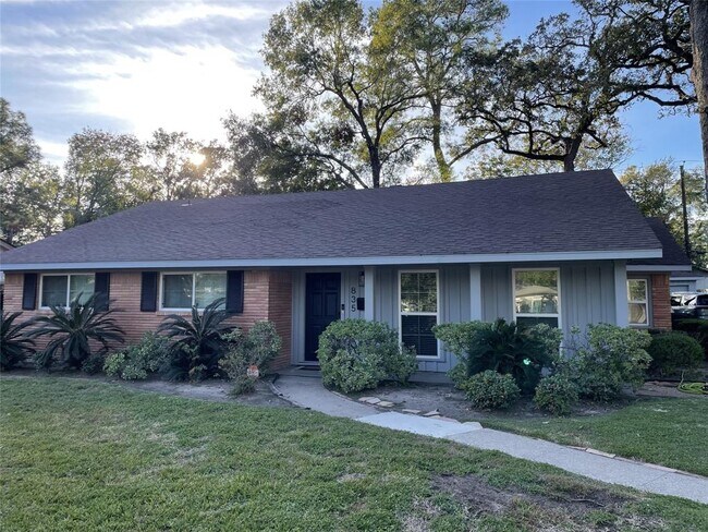 property at 835 Wycliffe Dr