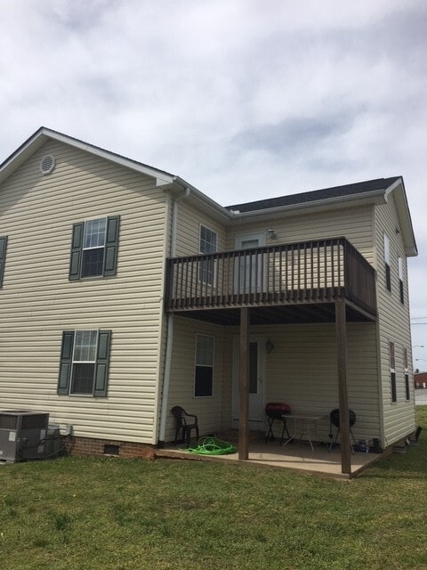 210 Connecticut Ave in Greer, SC - Foto de edificio - Building Photo