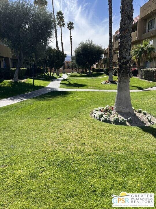 32200 Cathedral Canyon Dr in Cathedral City, CA - Building Photo