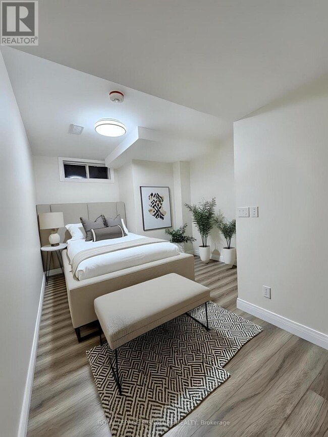 2368 Drury Ln in Ottawa, ON - Building Photo - Building Photo