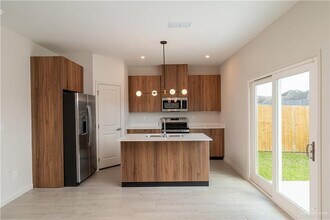 3501 Duke Ave-Unit -4 in McAllen, TX - Building Photo - Building Photo
