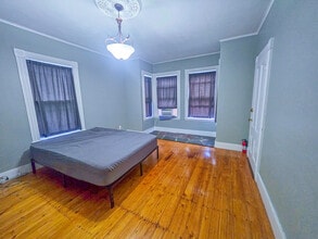 8 Randall St, Unit 2 in Salem, MA - Building Photo - Building Photo