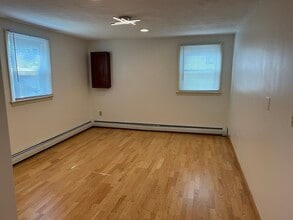 4 Rutledge Rd in Natick, MA - Building Photo - Building Photo