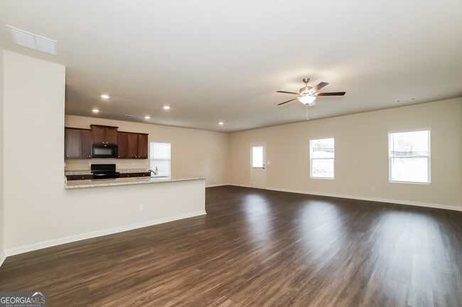 334 Augusta Woods Dr in Villa Rica, GA - Foto de edificio - Building Photo