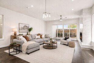 111 E 33rd St in Houston, TX - Building Photo